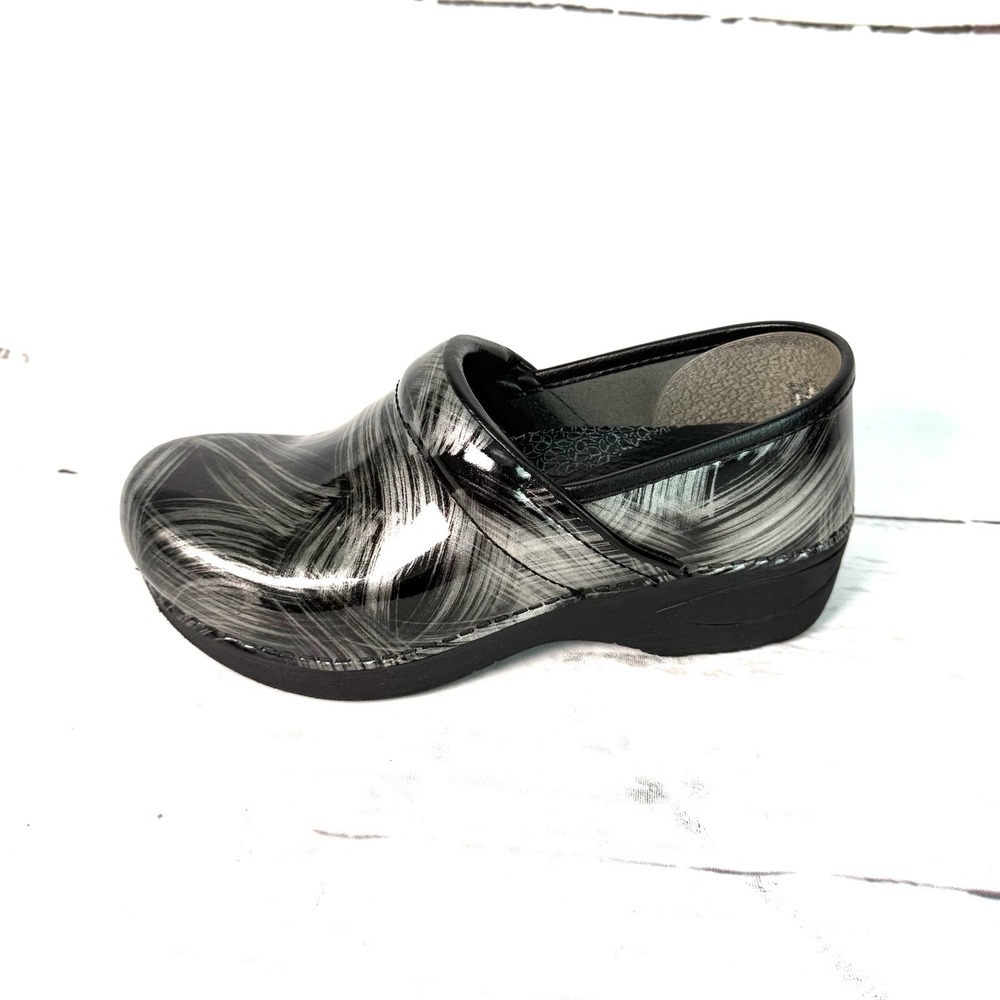 Dansko XP 2.0 Clogs Women's 37 US 6.5-7 Black Silver Metallic Patent Leather